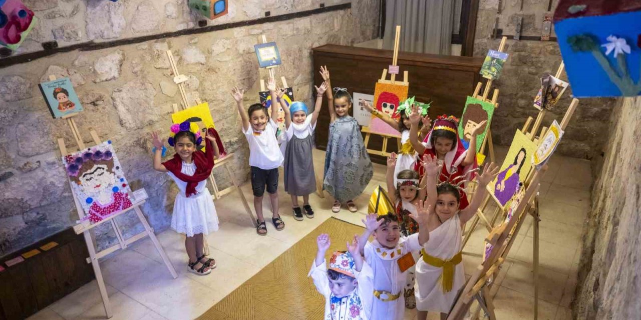 Çocuk Gelişim Merkezlerinde Eğitim Alan Miniklerin Eserleri Tarsus’ta Sergileniyor