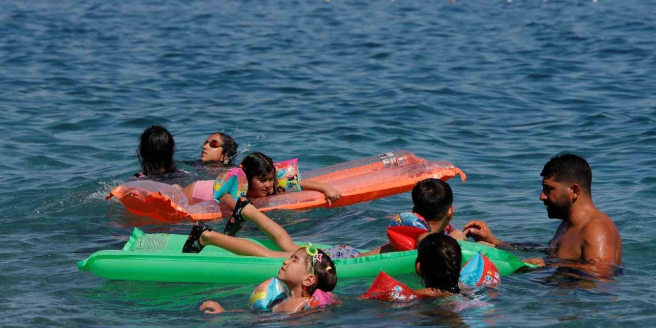 Antalya’nın Deniz Suyu Sıcaklığı 33 Dereceyle İstanbul Ve Ankara’nın Sıcak Havasını Geride Bıraktı