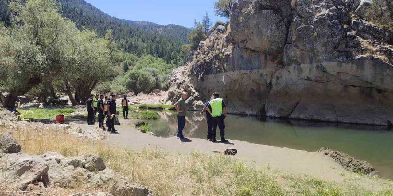 Deredeki Girdabın Yuttuğu Kız Kardeşlerin Cansız Bedenlerine Ulaşıldı