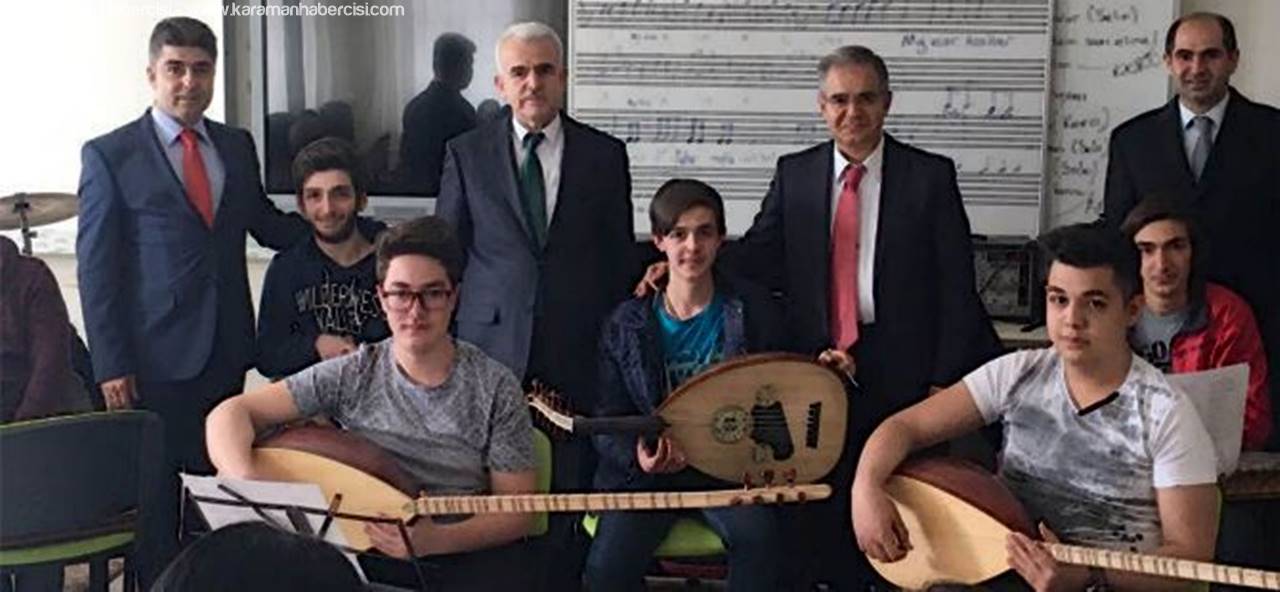 Vali Tapsız Türk Halk Müziği Korosunu Ziyaret Etti