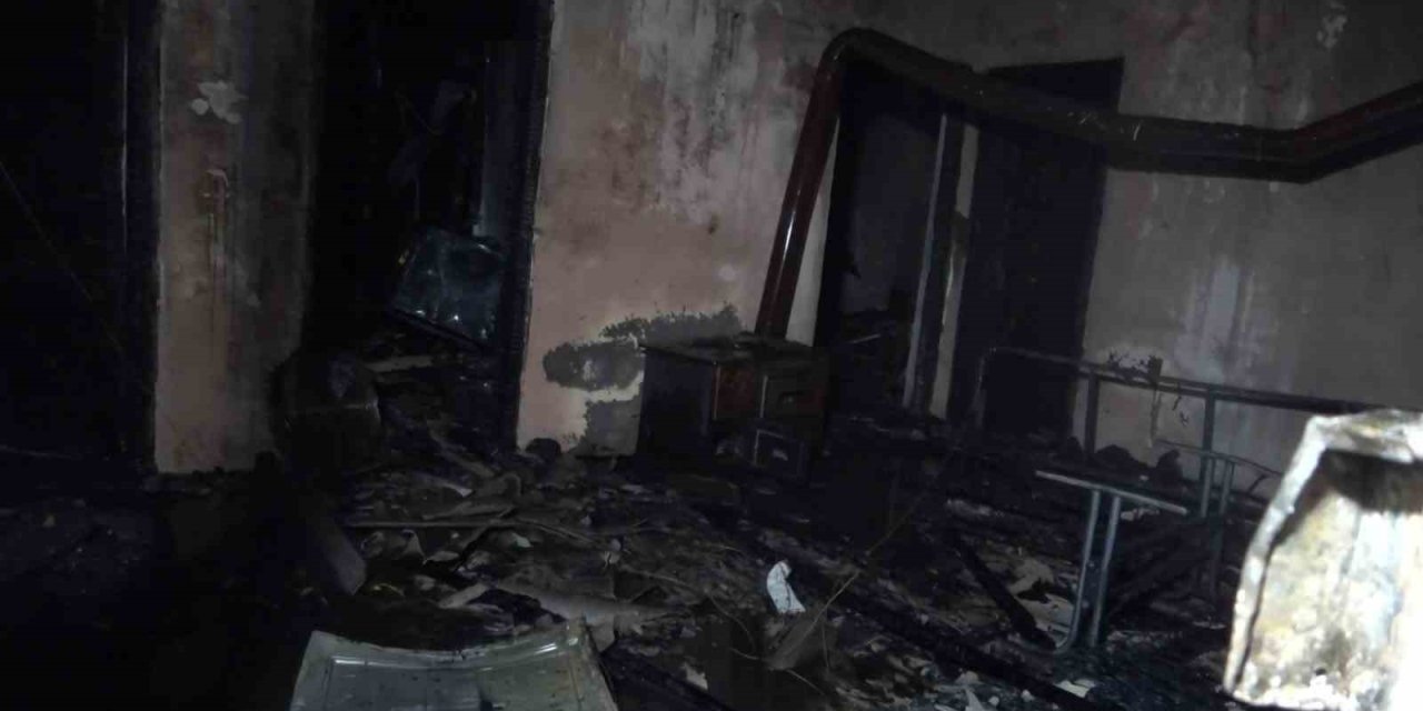 Torununun Doğum Gününü Kutlarken Evinin Yandığı Haberini Aldı