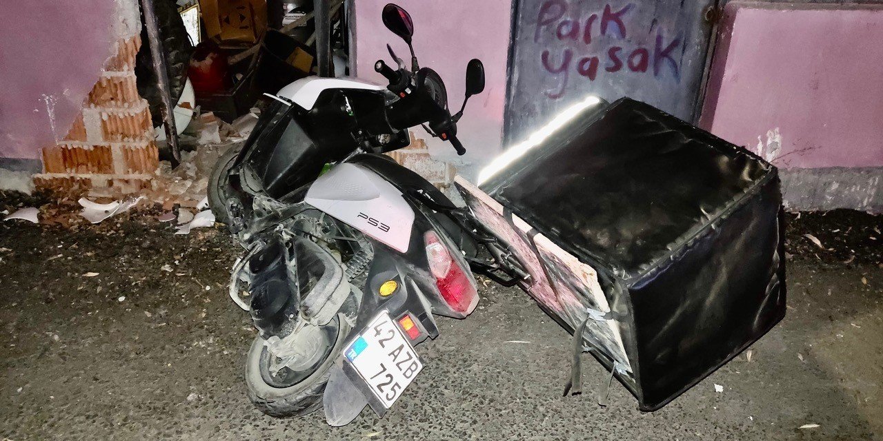 Kulu’da Motosiklet Duvara Çarptı, Sürücü Yaralandı
