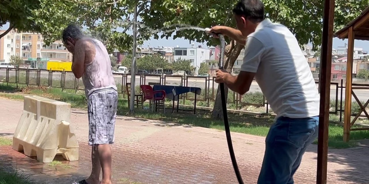 Mersin’de Sıcakla Mücadele: Serinlemek İçin Her Yolu Denediler