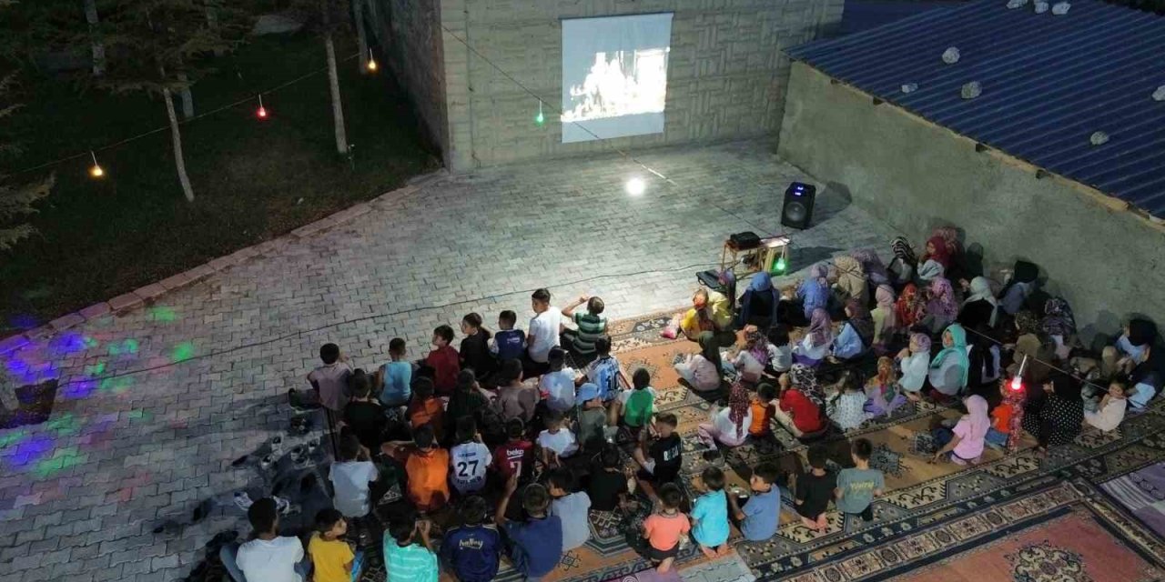 Aksaray’da Yaz Kuran Kursu Öğrencilerine Açık Hava Sineması Etkinliği