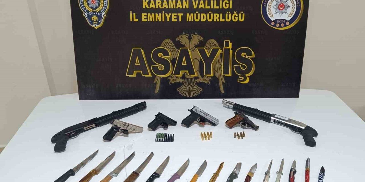 Karaman’da Ruhsatsız Silahlar Ve Bıçaklar Ele Geçirildi