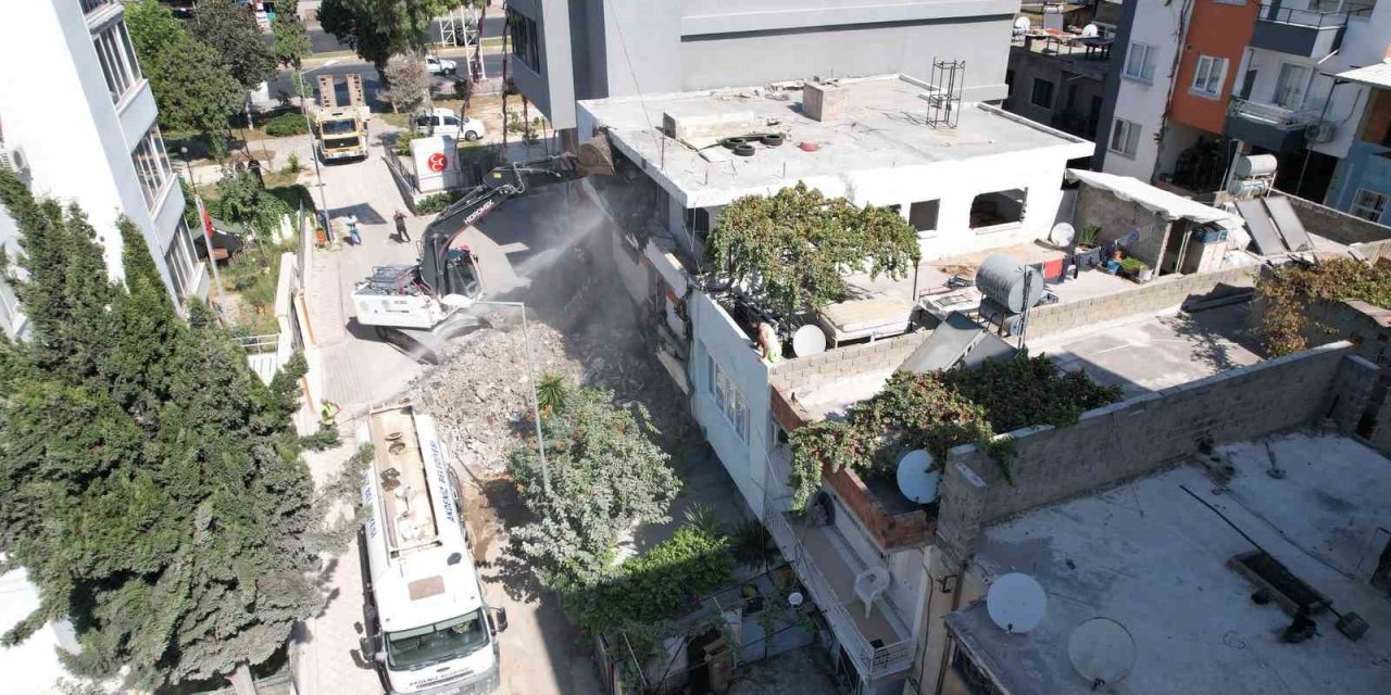 Akdeniz’de Metruk Yapılar Yıkılıyor