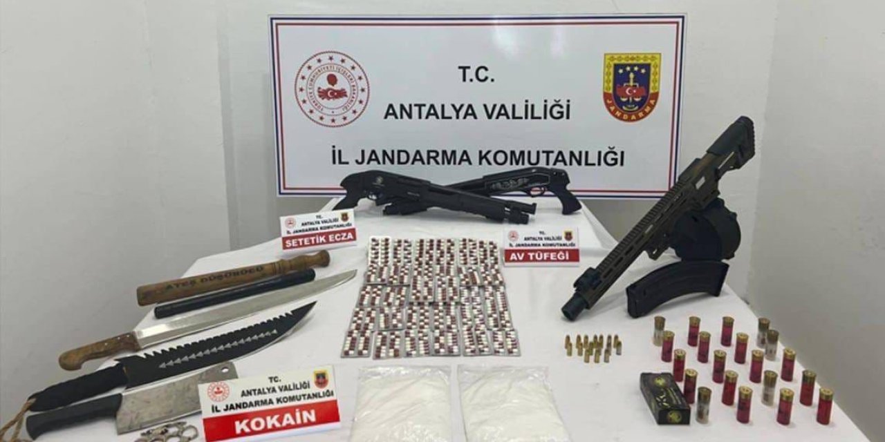 Antalya’da Jandarmadan  Uyuşturucu Ve Silah Operasyonu