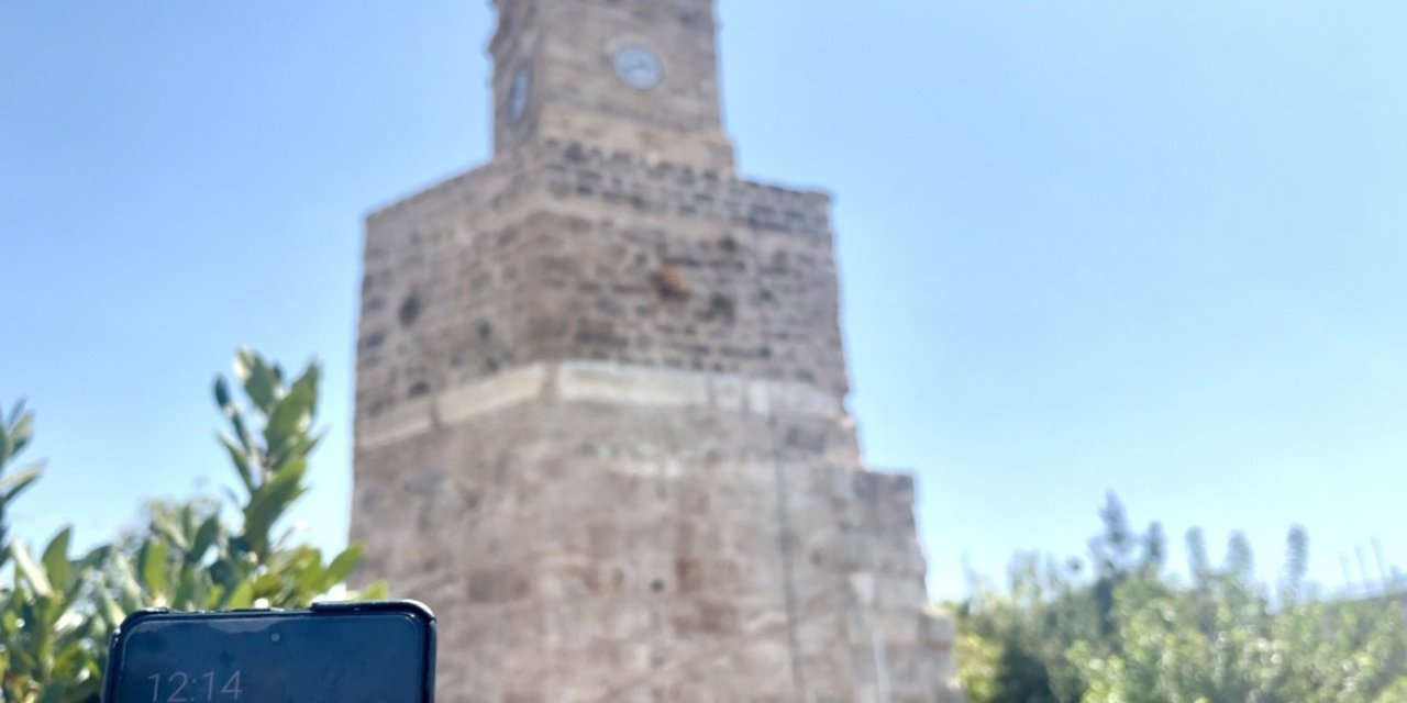 Antalya’nın Simgesi Saat Kulesi’nin Saati Aylardır Doğru Zamanı Göstermiyor