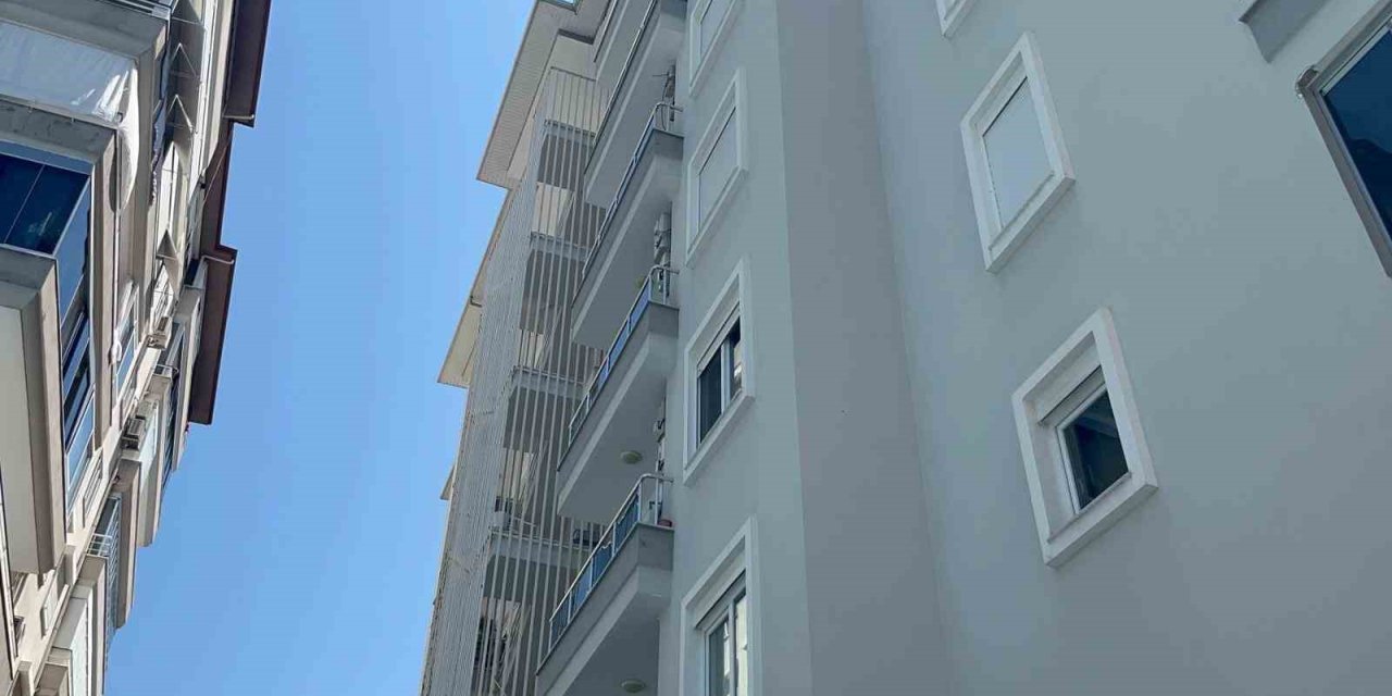 Alanya’da Klima Takarken Dengesini Kaybeden Kişi 6. Kattan Zemine Düştü