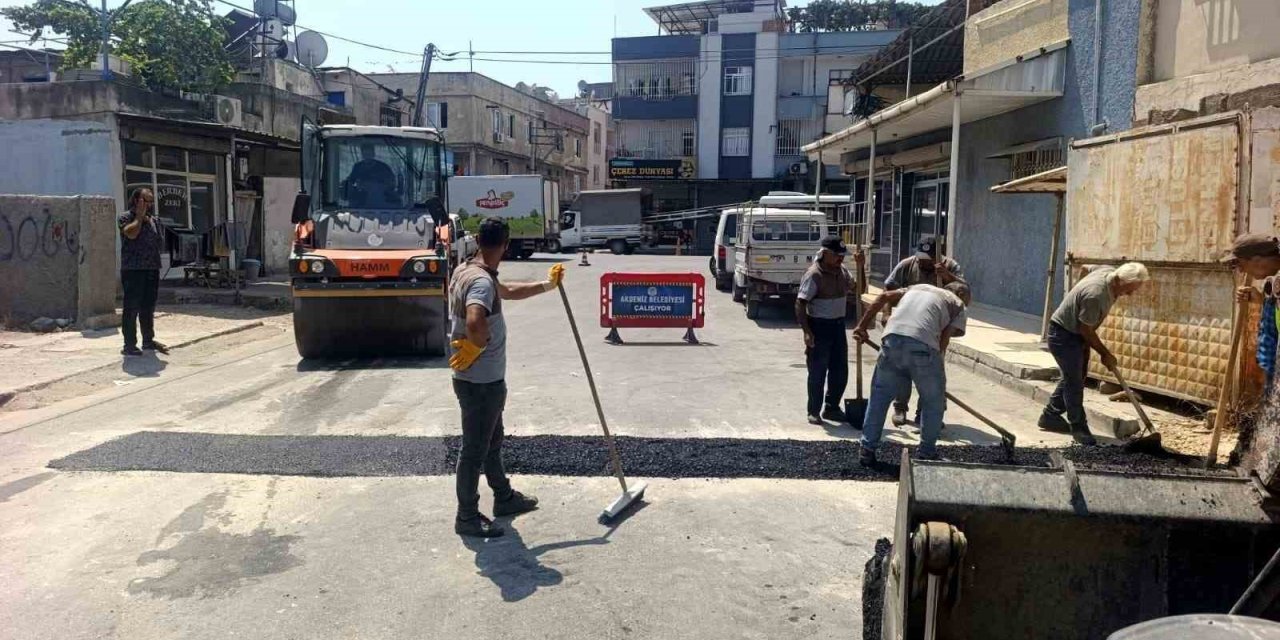 Akdeniz’in Sokaklarında Yenileme Ve Düzenleme Çalışmaları Sürüyor