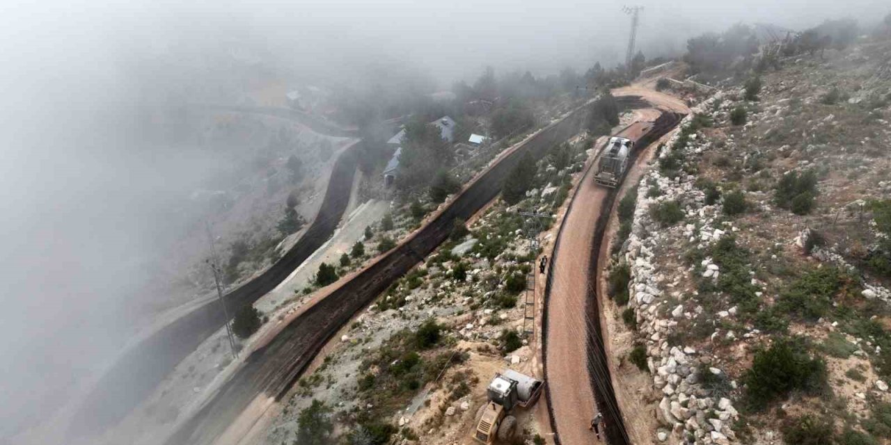 Akdağ Eteklerindeki Çeltek Yaylası Yolu Asfalta Kavuşuyor