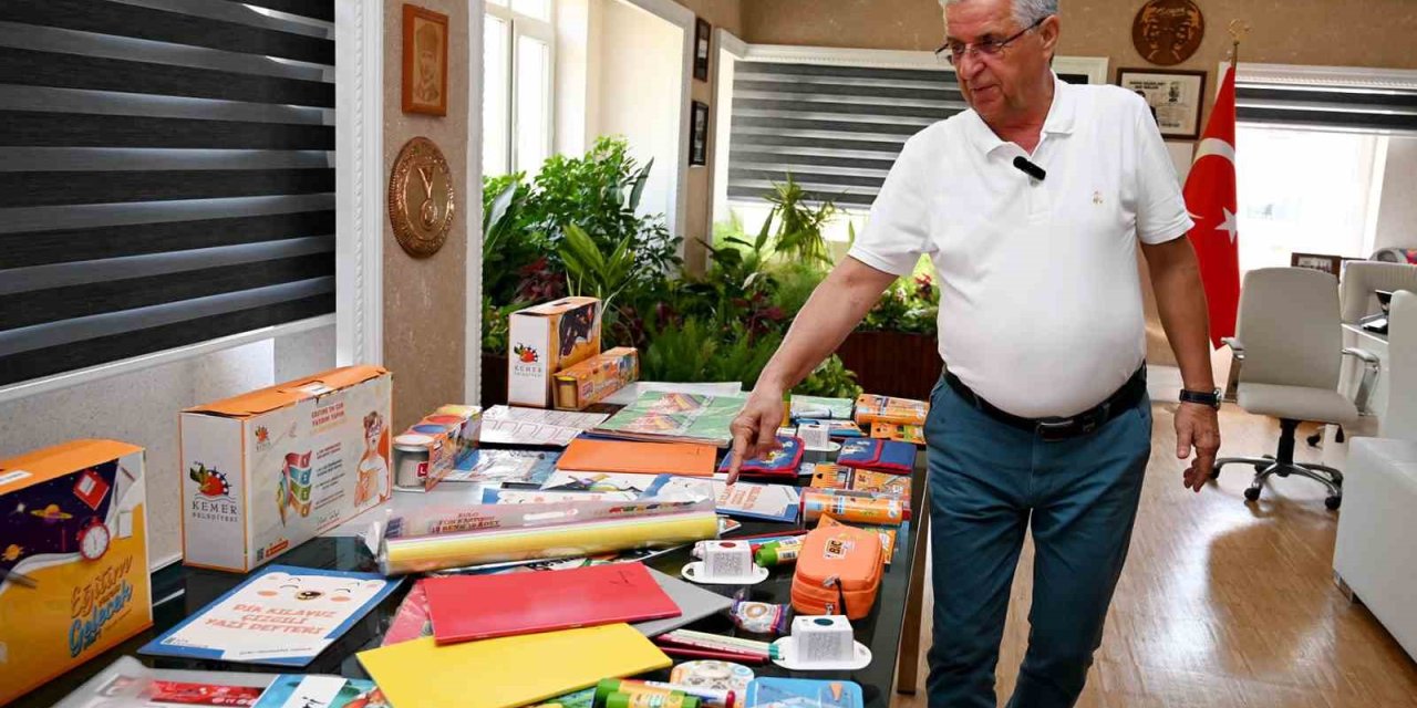 Kemer Belediyesi’nden 6 Bin 500 Öğrenciye Ücretsiz Kırtasiye Malzemesi