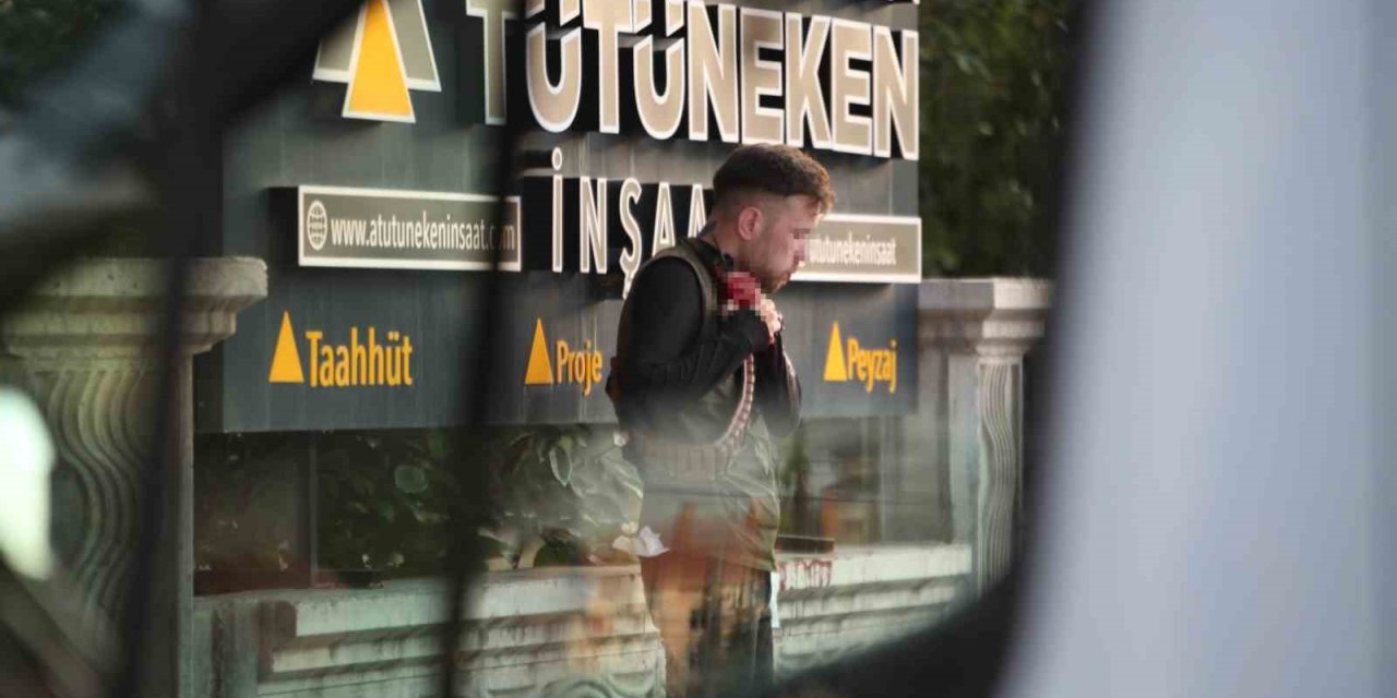 Bıçağı Boğazına Dayadı, Polis Ekipleri Müdahale Etti