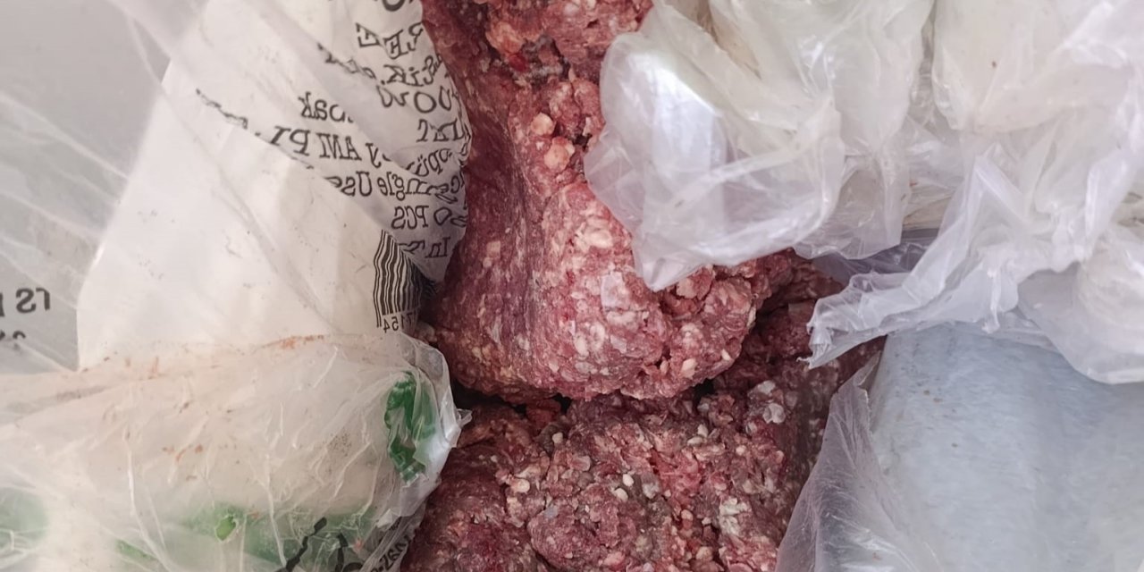 Mersin’de Bir Markette Bozulmuş Et Ele Geçirildi