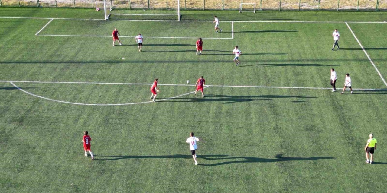 Geçmiş İle Bugünü Buluşturan Futbol Maçı