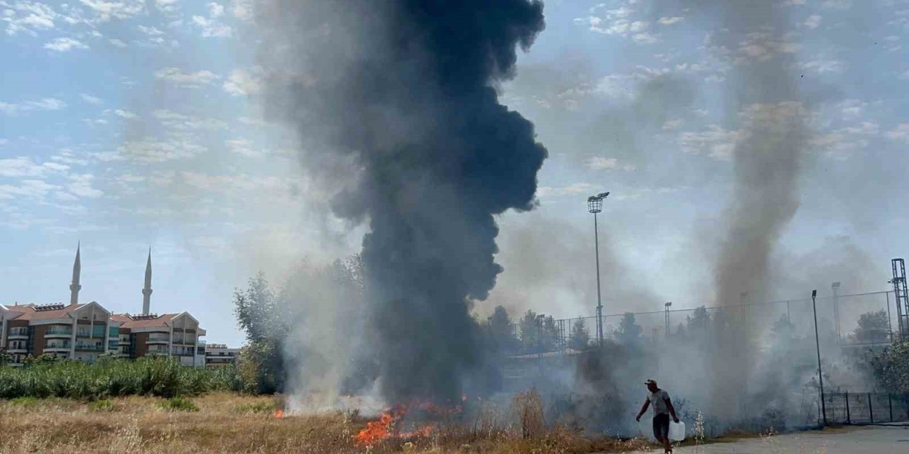 Alanya’da Kaynak Makinesinden Sıçrayan Kıvılcım Yangına Neden Oldu
