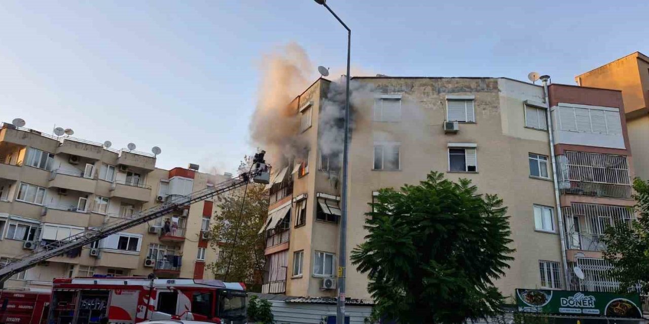 Antalya’da 5 Katlı Binada Korkutan Yangın