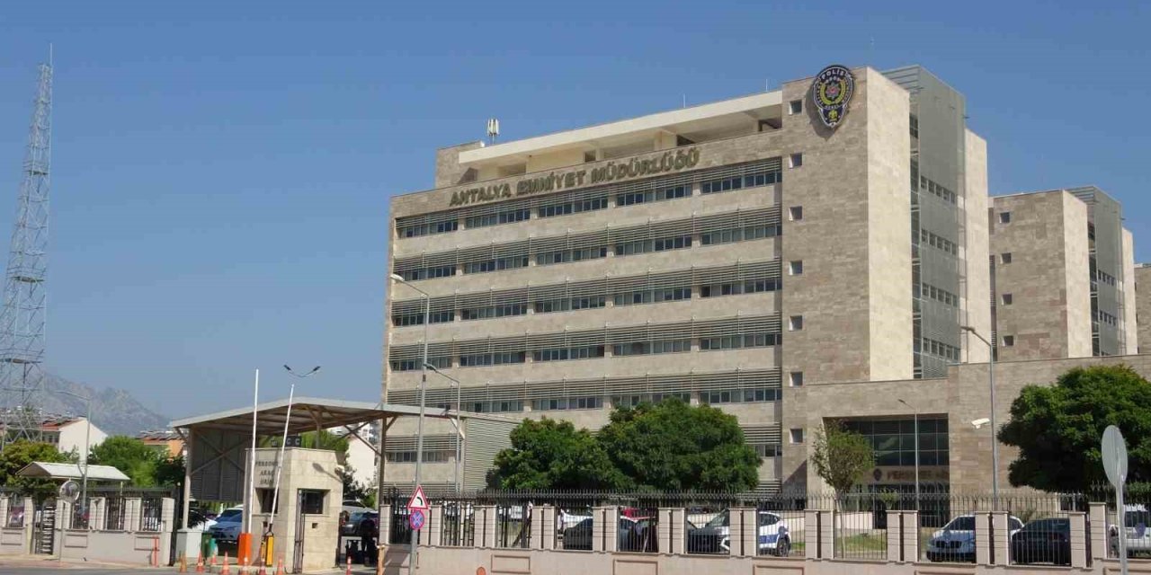 Rüşvet Ve Yolsuzluk Soruşturmasında Gözaltına Alınan 15 Kişi Adliyede