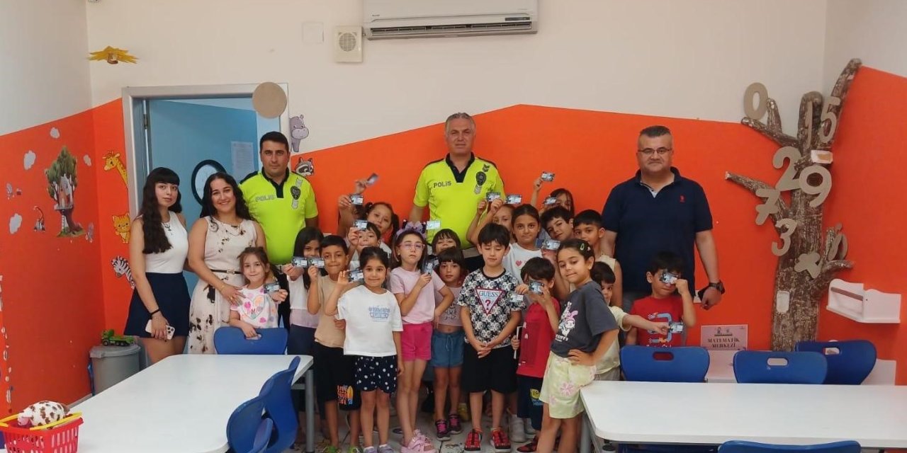 Mersin’de Öğrencilere Ve Bakım Merkezi Çalışanlarına Trafik Güvenliği Eğitimi Verildi