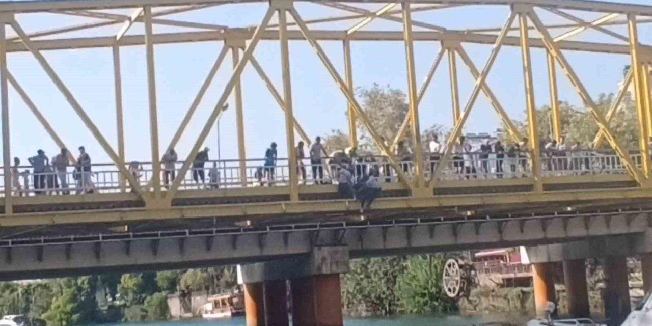 Köprüye Çıkan Şahsı Özel Güvenlik Görevlileri Vazgeçirdi