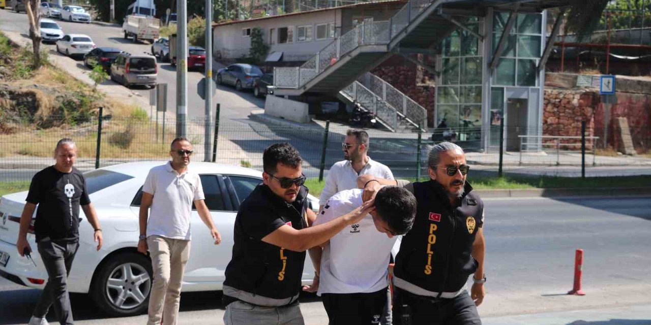 Emlakçıyı Arayıp Kiraladığı Evde Cinayet İşlediğini Söyleyen Zanlı Tutuklandı