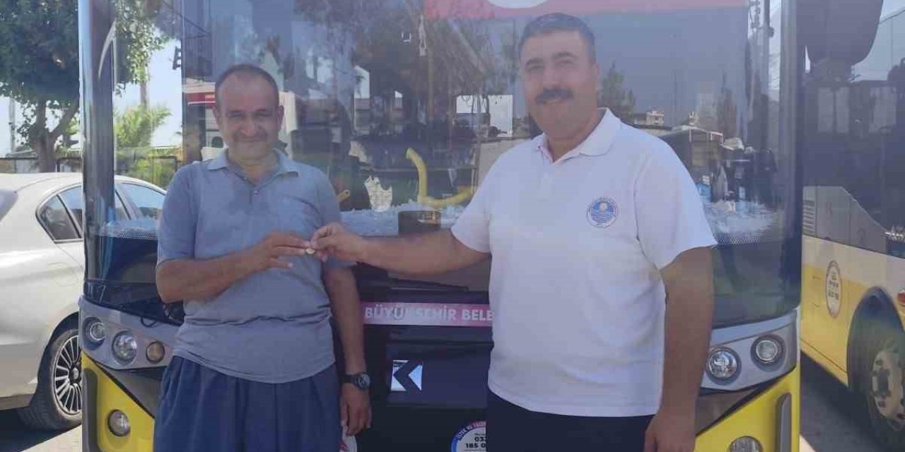 Belediye Otobüsü Şoförü Bulduğu Altını Sahibine Teslim Etti
