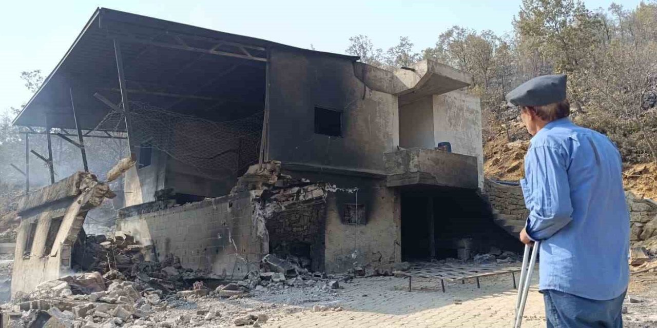 Mersin Valiliği: " Yangınlar Kontrol Altına Alınmış, Soğutma Çalışmaları Devam Etmektedir"