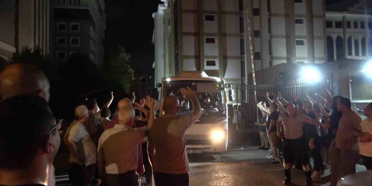 Antalya Büyükşehir Belediyesi’ne Yönelik Rüşvet Ve Yolsuzluk Soruşturmasında 8 Tutuklama