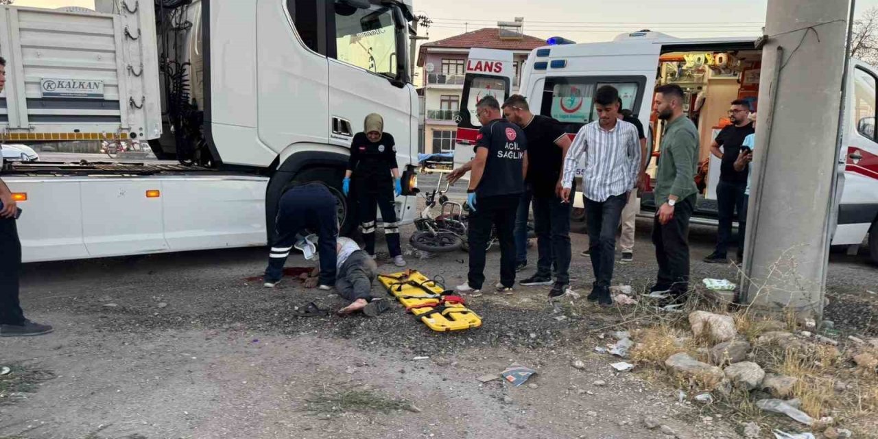 Tır İle Motosiklet Çarpıştı: 1 Ölü