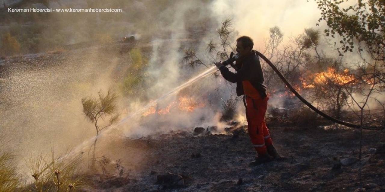 Silifke’de Otluk Alanda Yangın Çıktı Evleri Teğet Geçti