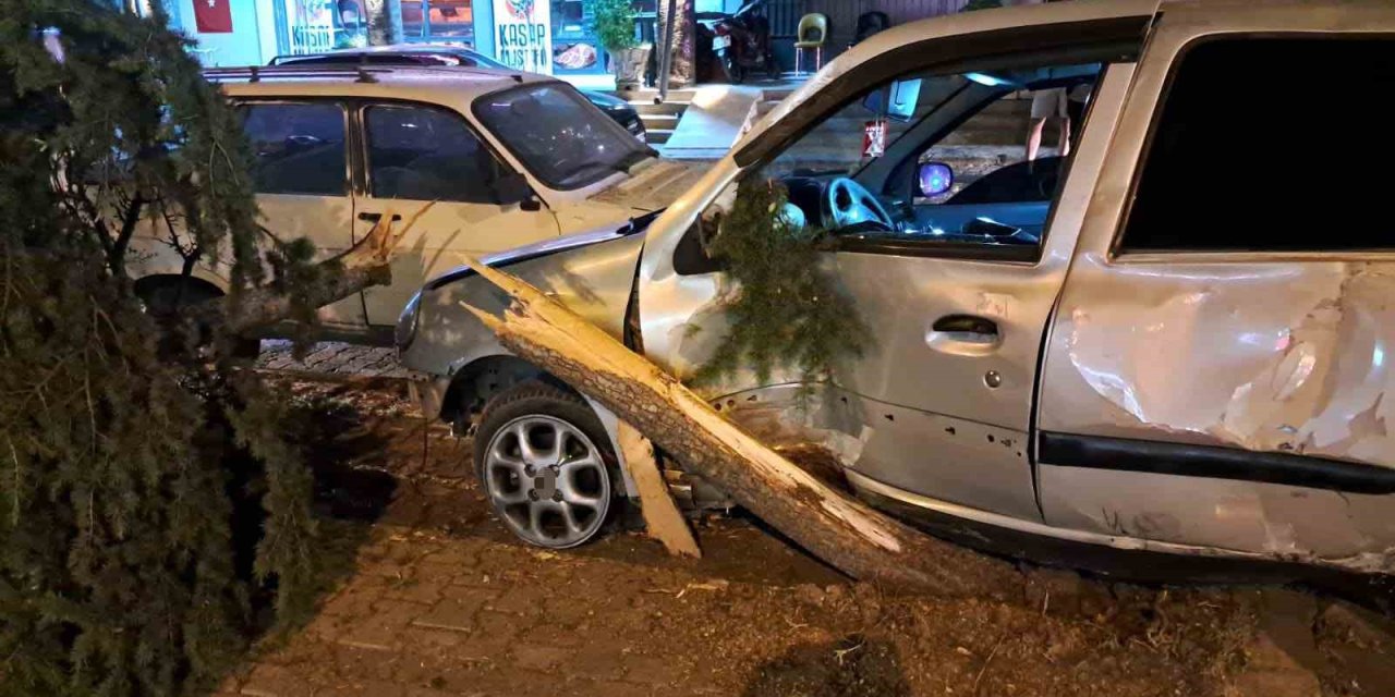 Karaman’da Ortalığın Savaş Alanına Döndüğü Kaza Maddi Hasarla Atlatıldı