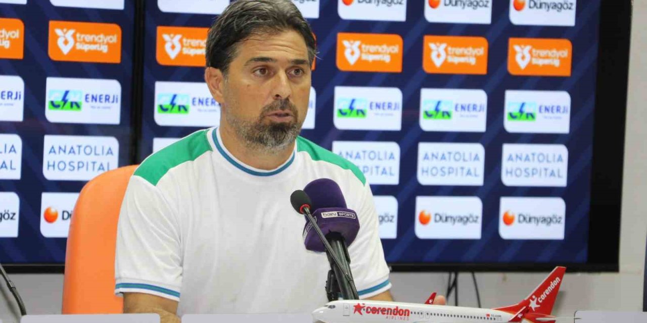 İlhan Palut: "çok Gol Kaçırıyoruz Maalesef"