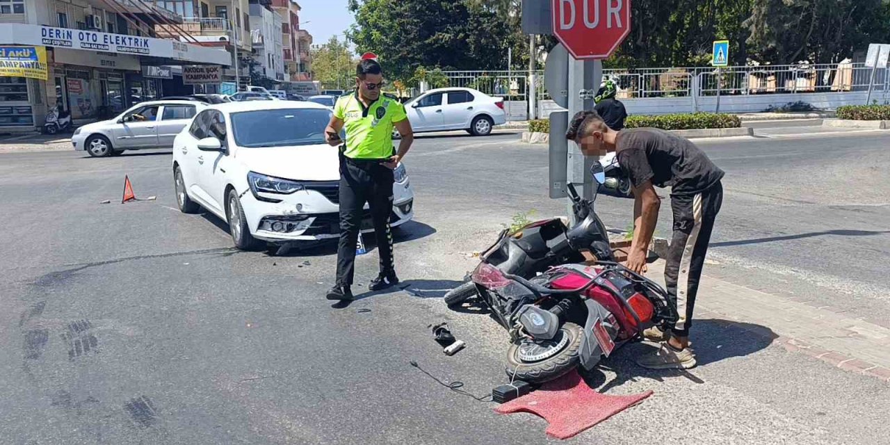 Otomobil İle Elektrikli Motosiklet Çarpıştı: 1 Yaralı