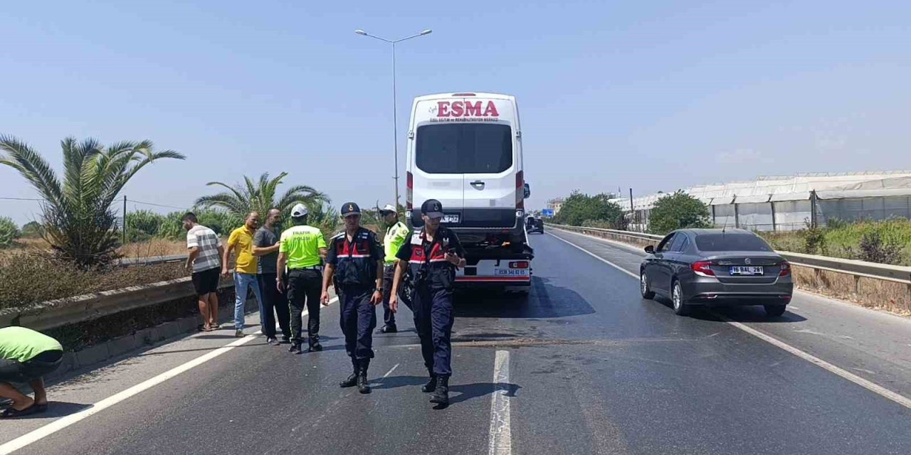 Öğrenci Servisi Otel Servisine Arkadan Çarptı: 6 Yaralı