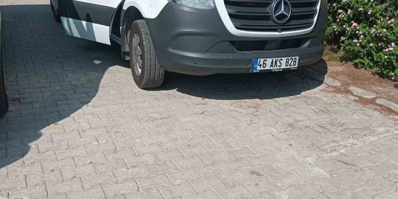 Antalya’da Tur Minibüsü Şoförü Aracında Ölü Bulundu