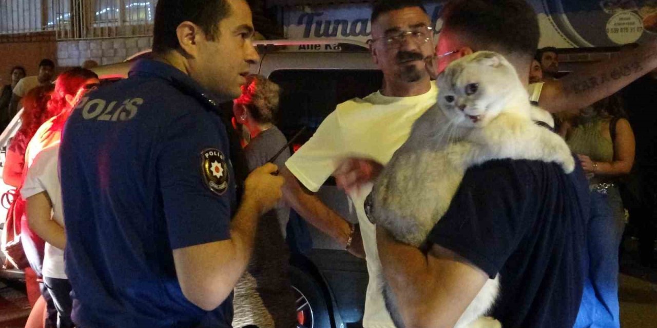 Dairenin Balkonunda Çıkan Yangın Korkuttu Genç Kız Gözyaşlarına Hakim Olamadı