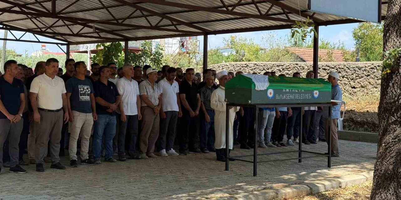 Felçli Kocasını Tıraş Ederken Görüntülenmişti, Acı Haber Geldi