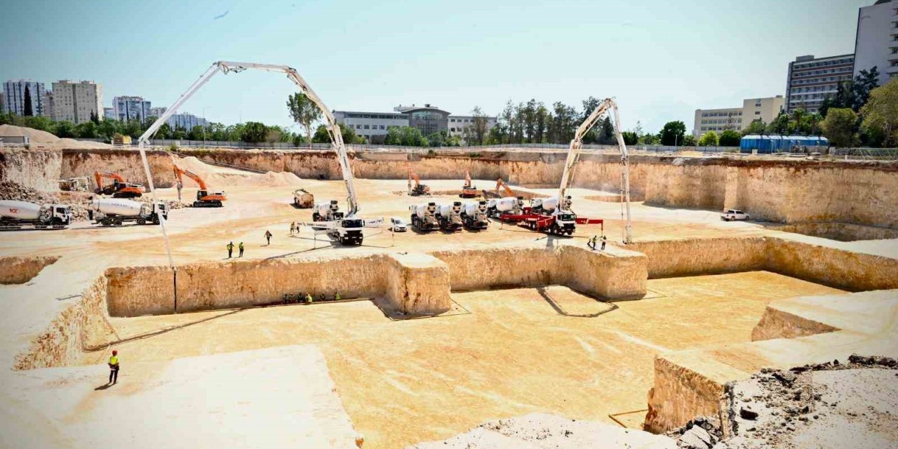 Antalya’da 900 Yataklı Modern Sağlık Kompleksi İçin İlk Beton Döküldü