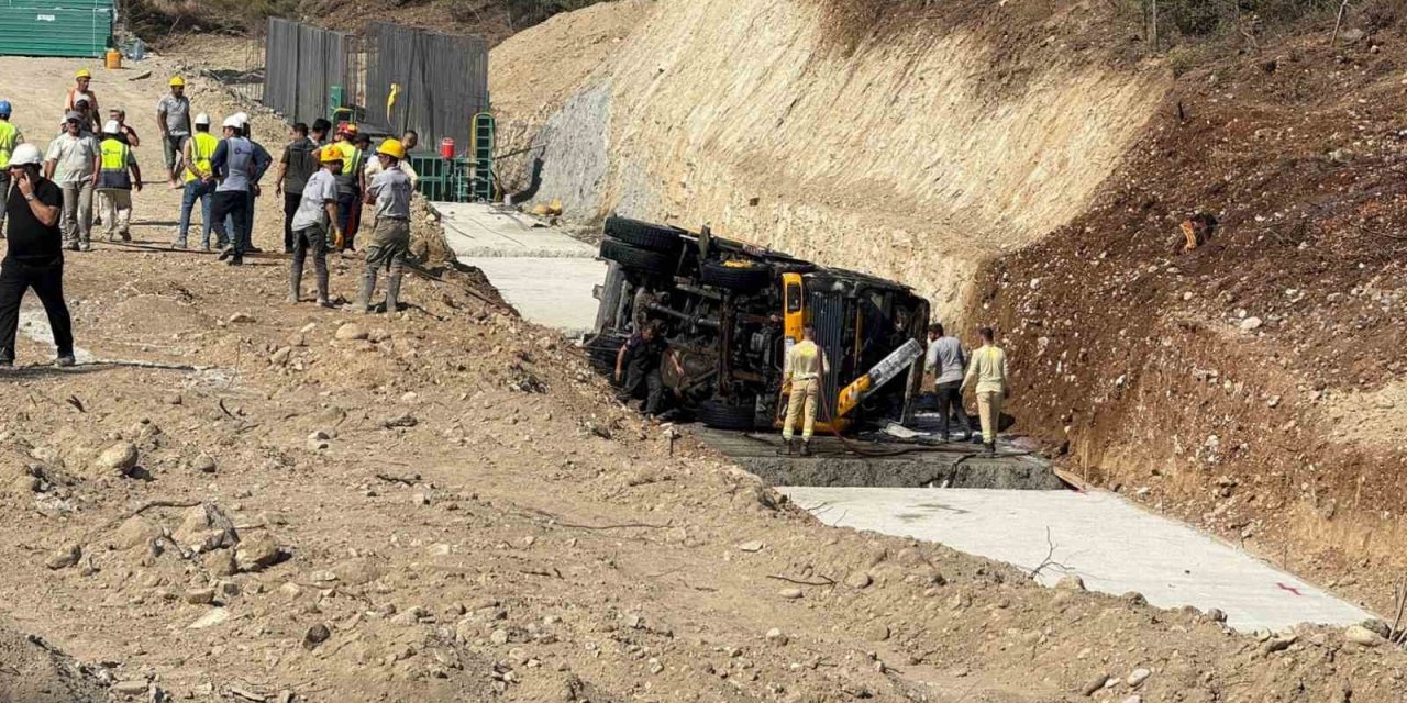 Devrilen Vinçte Yangın Çıktı, İlk Müdahaleyi Orman Ekipleri Yaptı