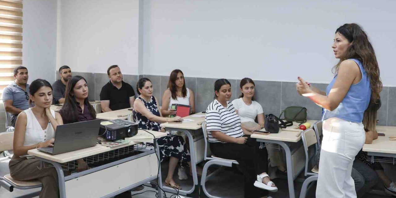 Mersin’de Ebeveynlerin Çocuklarıyla İletişimine Işık Tutuluyor