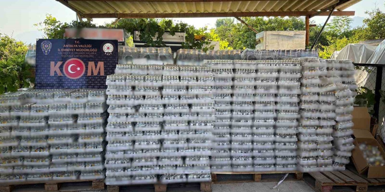Antalya’da Kaçakçılık Operasyonunda 39 Bin 944 Şişe Kaçak İçki Ele Geçirildi