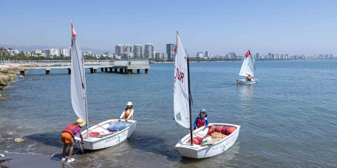 Mersin’de Gençler Ücretsiz Kurslarla Yelken Sporu Öğreniyor