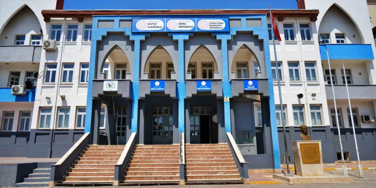 Antalya’da Öğretmenlerden Gönüllü Mesai: Yeni Eğitim-öğretim Yılına Okulu Kendi Elleriyle Hazırladılar