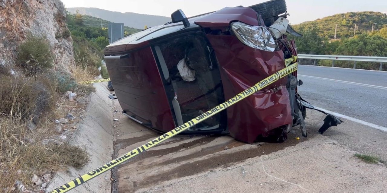 Antalya’da Kamyonet Yan Yattı: 6 Yaralı