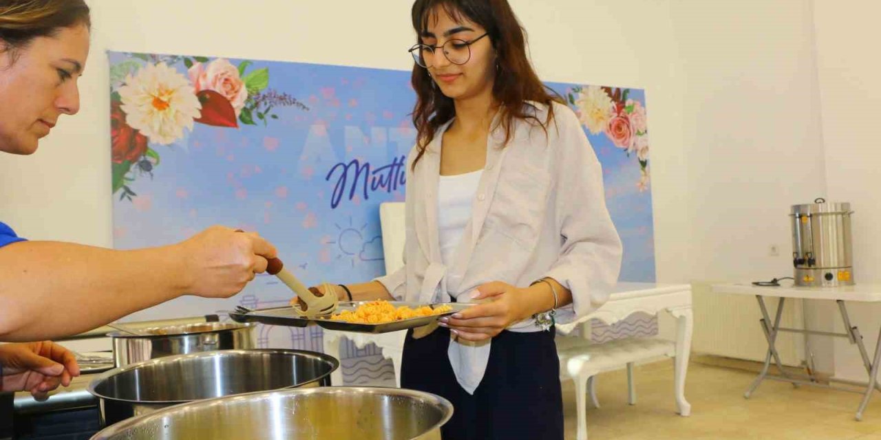 Antalya’da Öğrenci Yurtları İçin Ön Kayıtlar Başladı