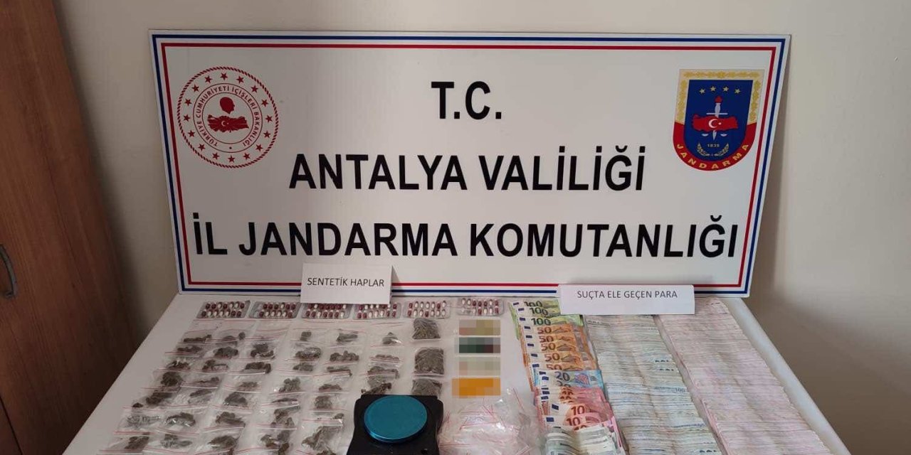 Alanya Ve Manavgat’ta Uyuşturucu Operasyonu: 6 Bin 250 Hap Ele Geçirildi