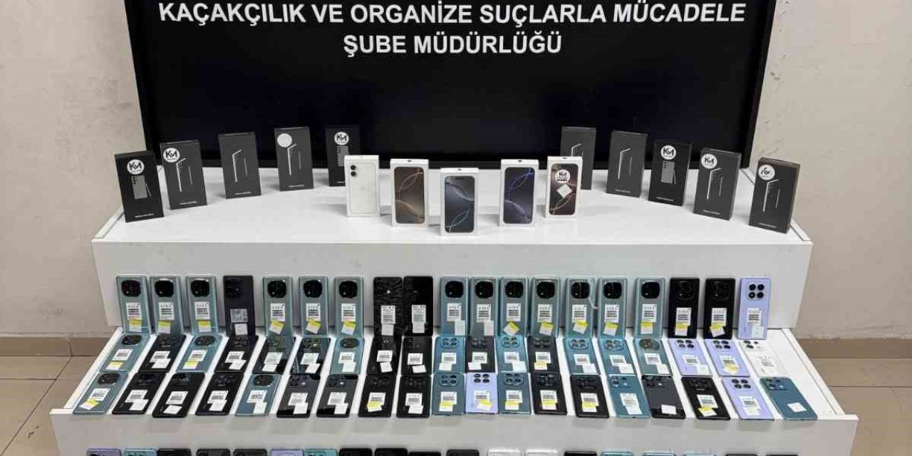 Konya’da 2.5 Milyon Lira Değerinde Kaçak Cep Telefonu Ele Geçirildi