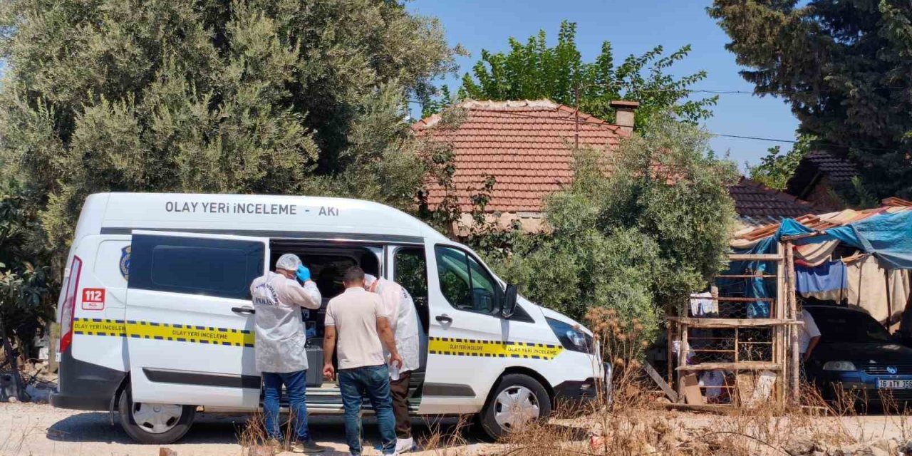 Yakınları Tarafından Evinde Ölü Bulundu
