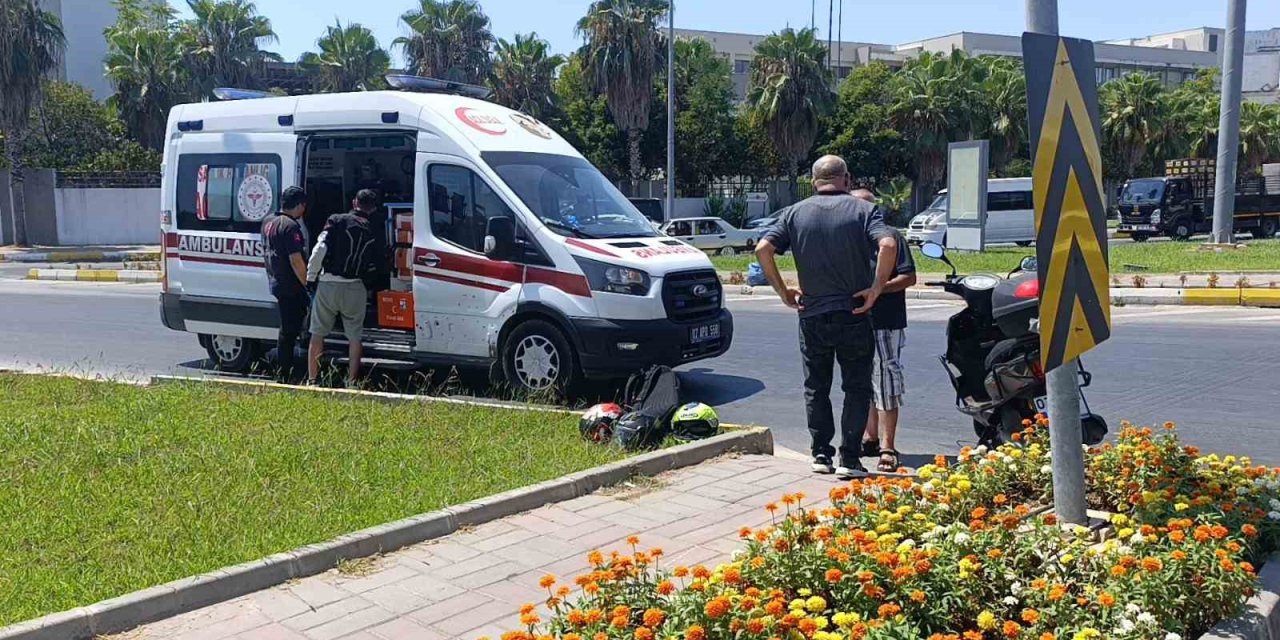 Manavgat’ta Motosikletler Çarpıştı: 1 Yaralı