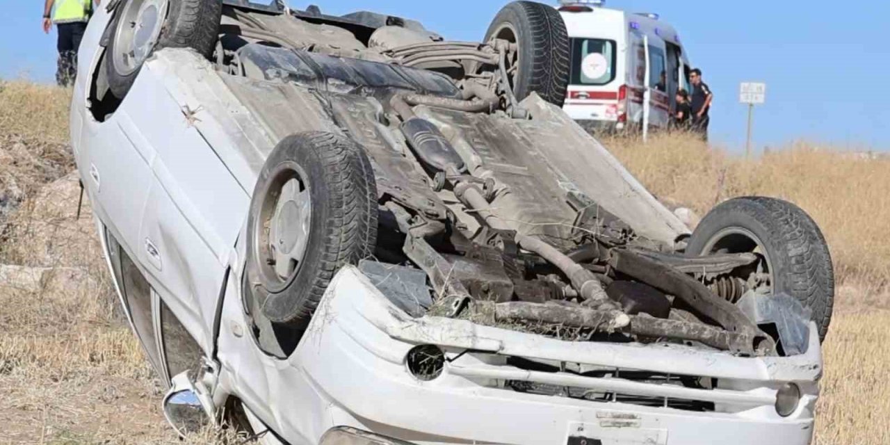 Otomobil Şarampole Takla Attı: Anne İle Kızı Ölümden Döndü